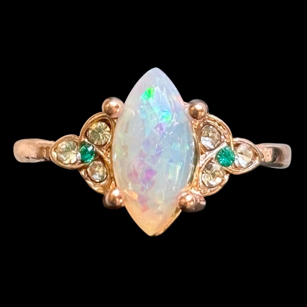 💥2/$24 or 3/$30💥 Rose Gold Ring With Opalescent Stone & Green Crystals NWT